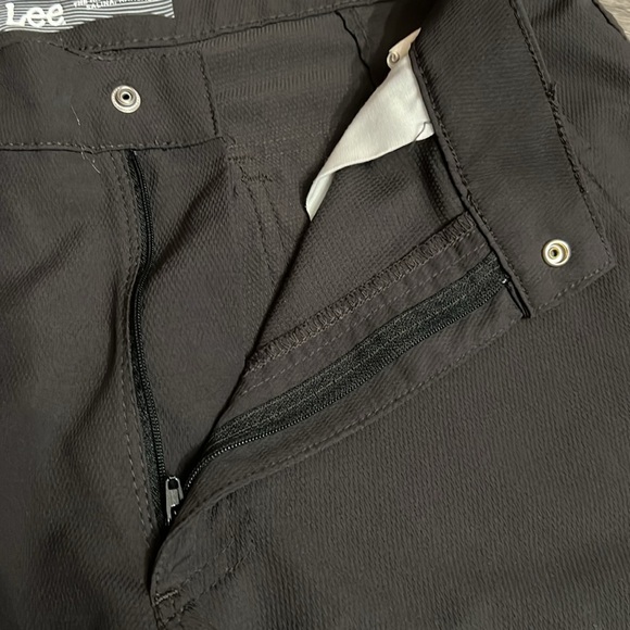 Lee Cargo Shorts Men’s Size 33 Lightweight Flat Front Polyester 10.5” Inseam - Picture 3 of 12